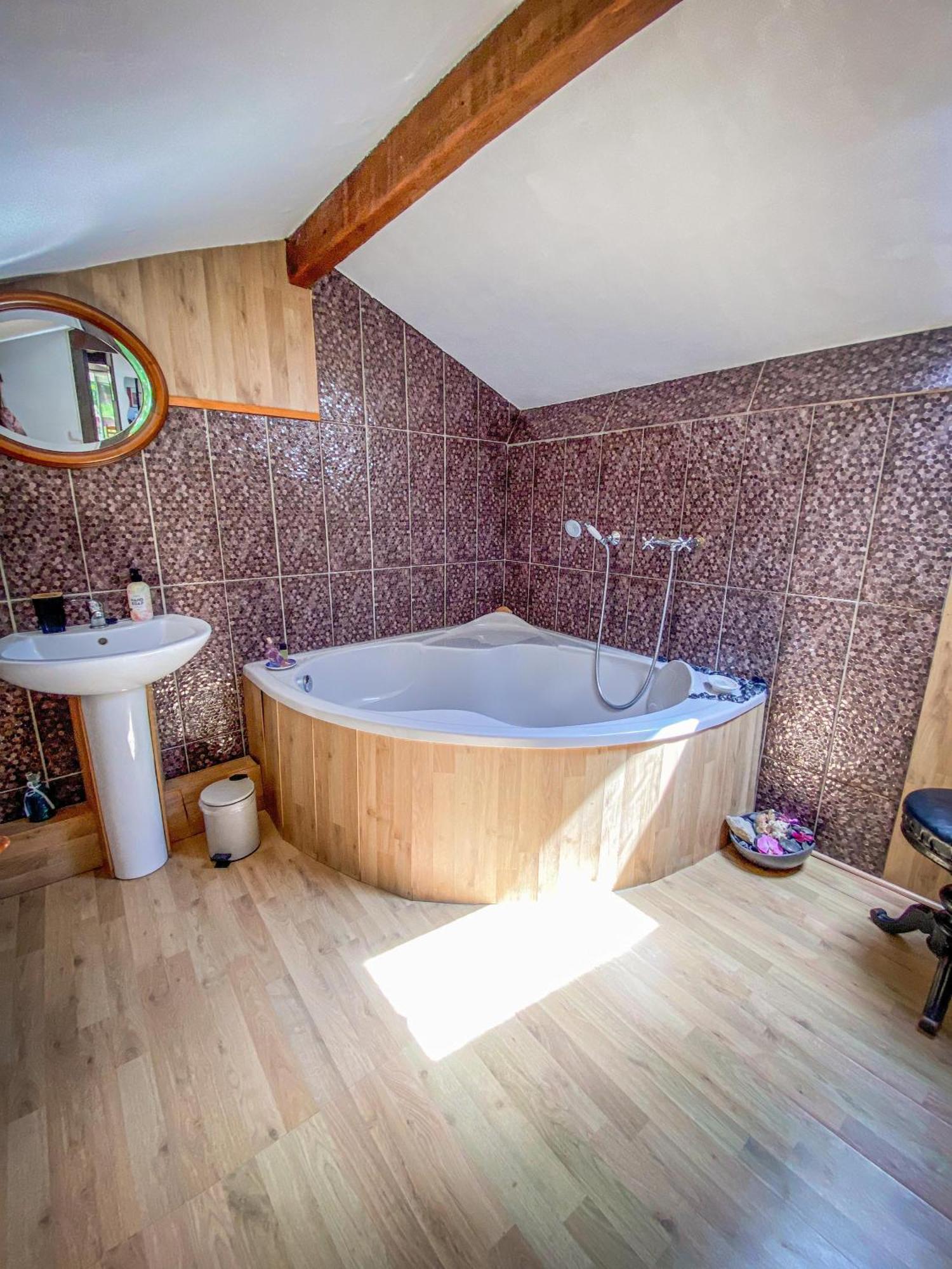 Ryokan Lankana Exideuil-sur-Vienne Eksteriør billede