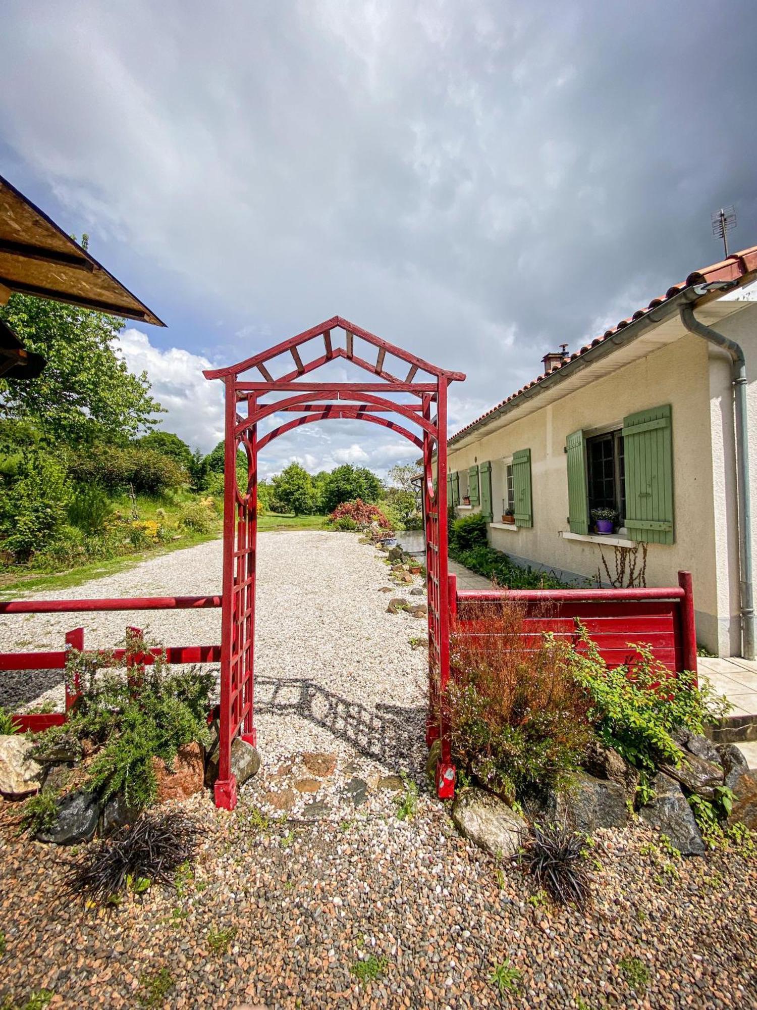 Ryokan Lankana Exideuil-sur-Vienne Eksteriør billede